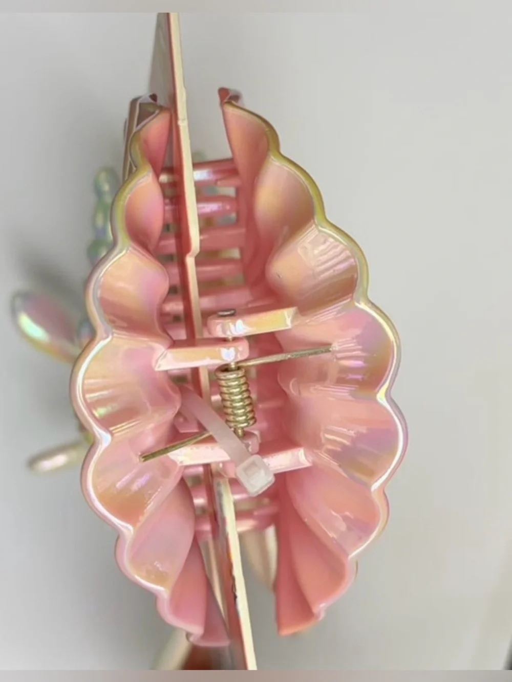 NWT ⚜️💖⚜️ Piper K Gorgeous Pearlescent SeaShells Hair Claw Clip Set of 2! - Picture 6 of 7